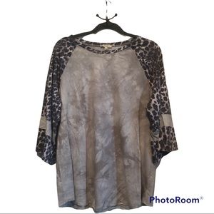 Easel NWT L Tie-dye Animal Print Raglan Top